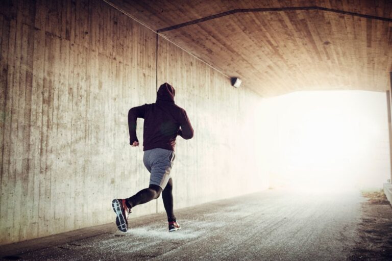 Comme s’habiller pour le Marathon de Paris 2025 sous la pluie ? 