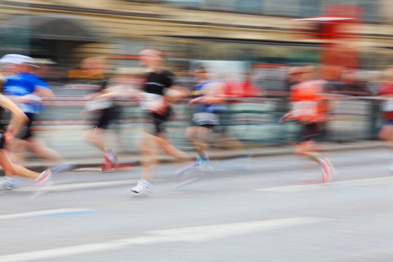 Le très célèbre Youtubeur Tibo Inshape court le Marathon de Paris en 3h59’07