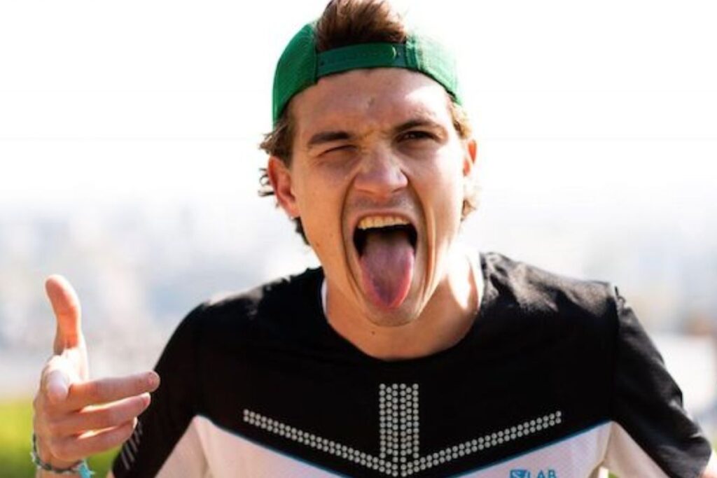 casquette verte volvic (2)