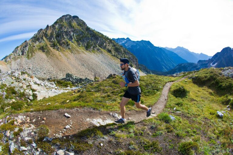 Pourquoi commencer l’ultra-trail à 40 ans pourrait vous faire gagner 10 ans d’espérance de vie