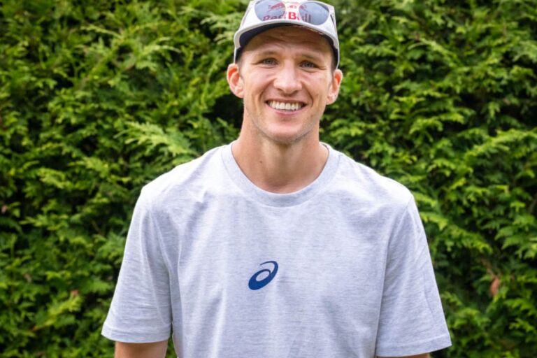 Tom Evans remporte l’UTMB 2025 en 19H18 !
