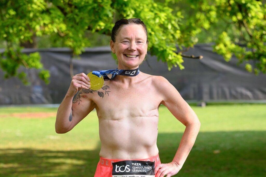 marathon topless (6)