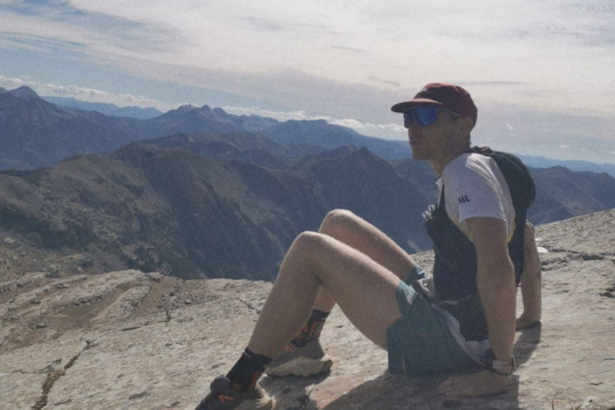 Quentin André en course, testant son matériel de trail sur le terrain