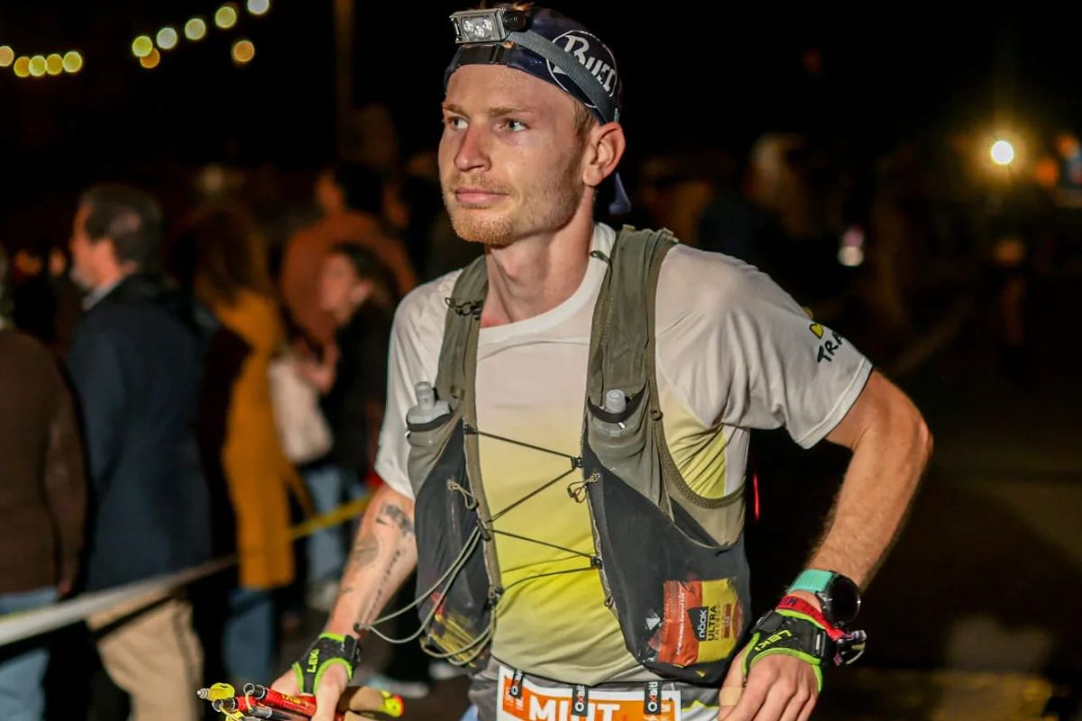 Quentin André, fondateur de Reference Trail, en course sur un sentier de montagne