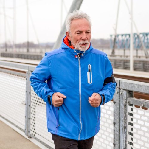 Courir un 10 km après 70 ans : quels temps viser selon votre niveau ?